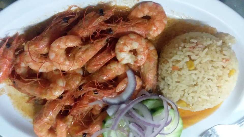 Seafood specials listed for lunch and dinner.